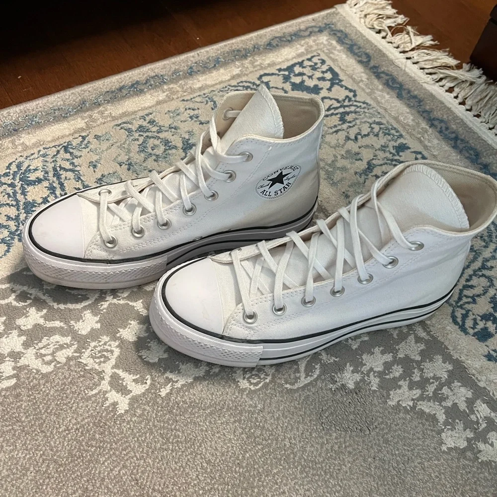 Converse White High-Top Canvas Sneakers - Classic Lace-Up Style - Picture 3 of 9